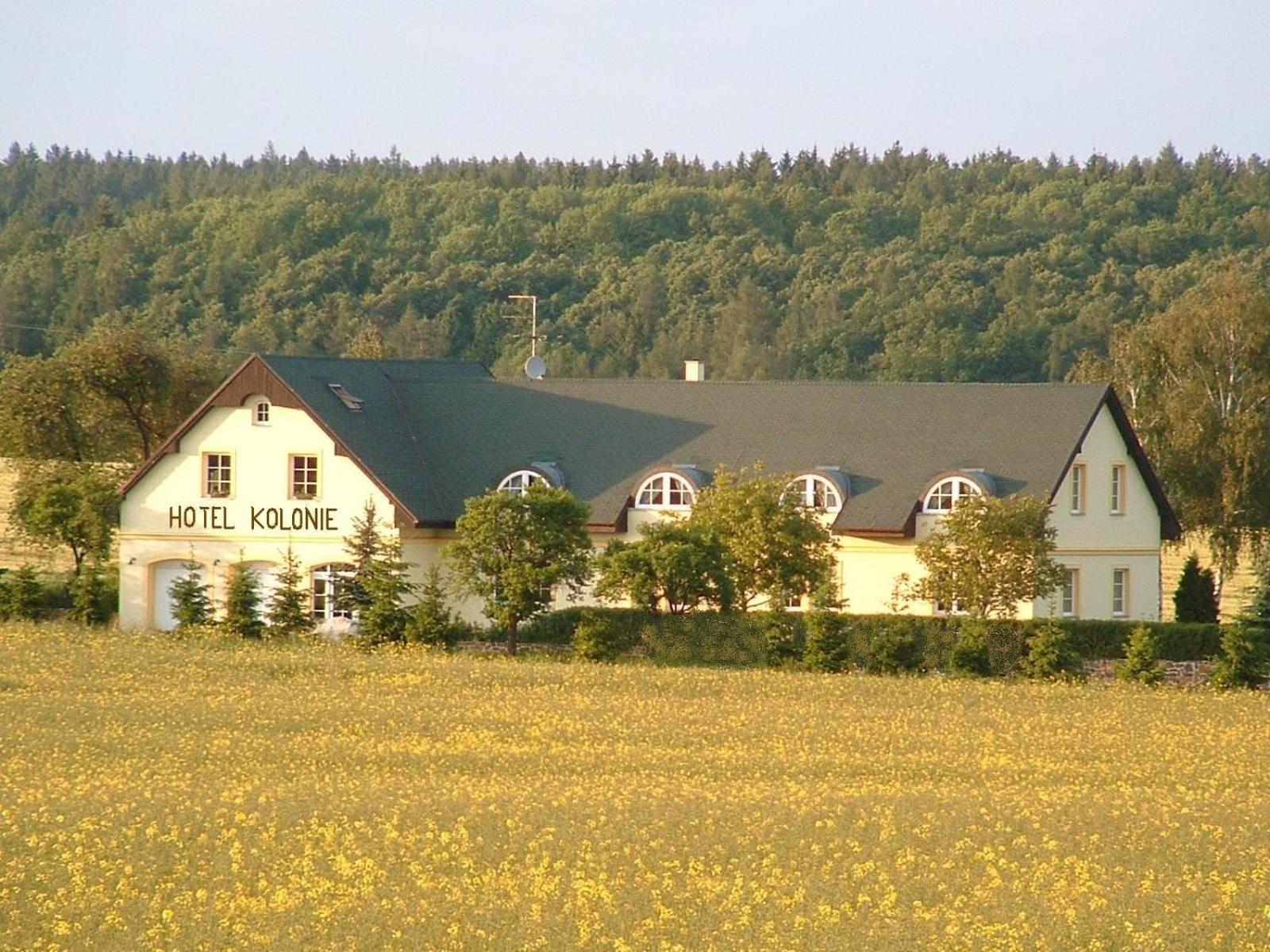 Hotel Kolonie Křivoklát Exteriör bild