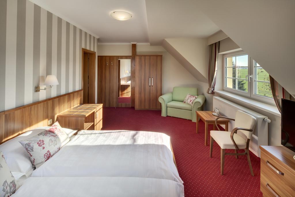 Hotel Kolonie Křivoklát Rum bild